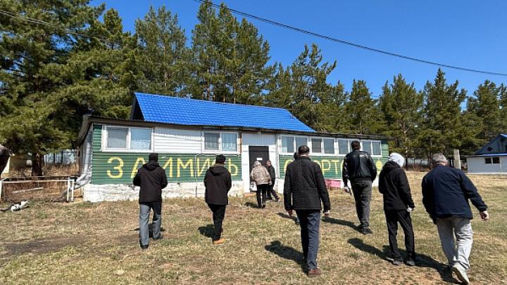 "Грубо говоря, корпусам около 200 лет". Депутаты Горсовета Улан-Удэ - о продолжении реконструкции спортлагеря "Надежда" "Грубо говоря, корпусам около 200 лет". Депутаты Горсовета Улан-Удэ - о продолжении реконструкции спортлагеря "Надежда"