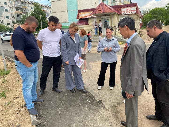 "Есть замечания, подрядчику дали время на исправление". Депутат Беликто Цыбиков проверил ход ремонта двора по ул.Ринчино "Есть замечания, подрядчику дали время на исправление". Депутат Беликто Цыбиков проверил ход ремонта двора по ул.Ринчино