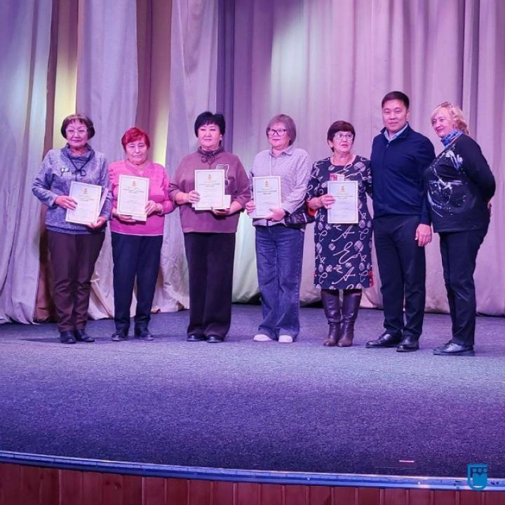 "За активное участие в волонтерской деятельности". Депутат Саян Холхоев поблагодарил активистов округа "За активное участие в волонтерской деятельности". Депутат Саян Холхоев поблагодарил активистов округа