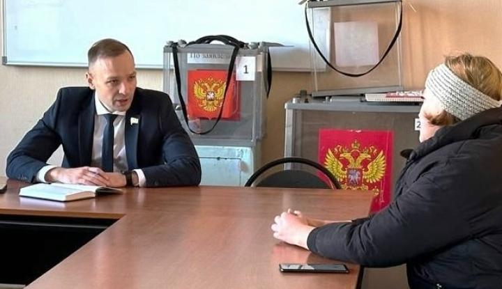 "Безопасность дорожного движения на придомовых территориях". Депутат Анатолий Мухамедчин провёл приём граждан "Безопасность дорожного движения на придомовых территориях". Депутат Анатолий Мухамедчин провёл приём граждан